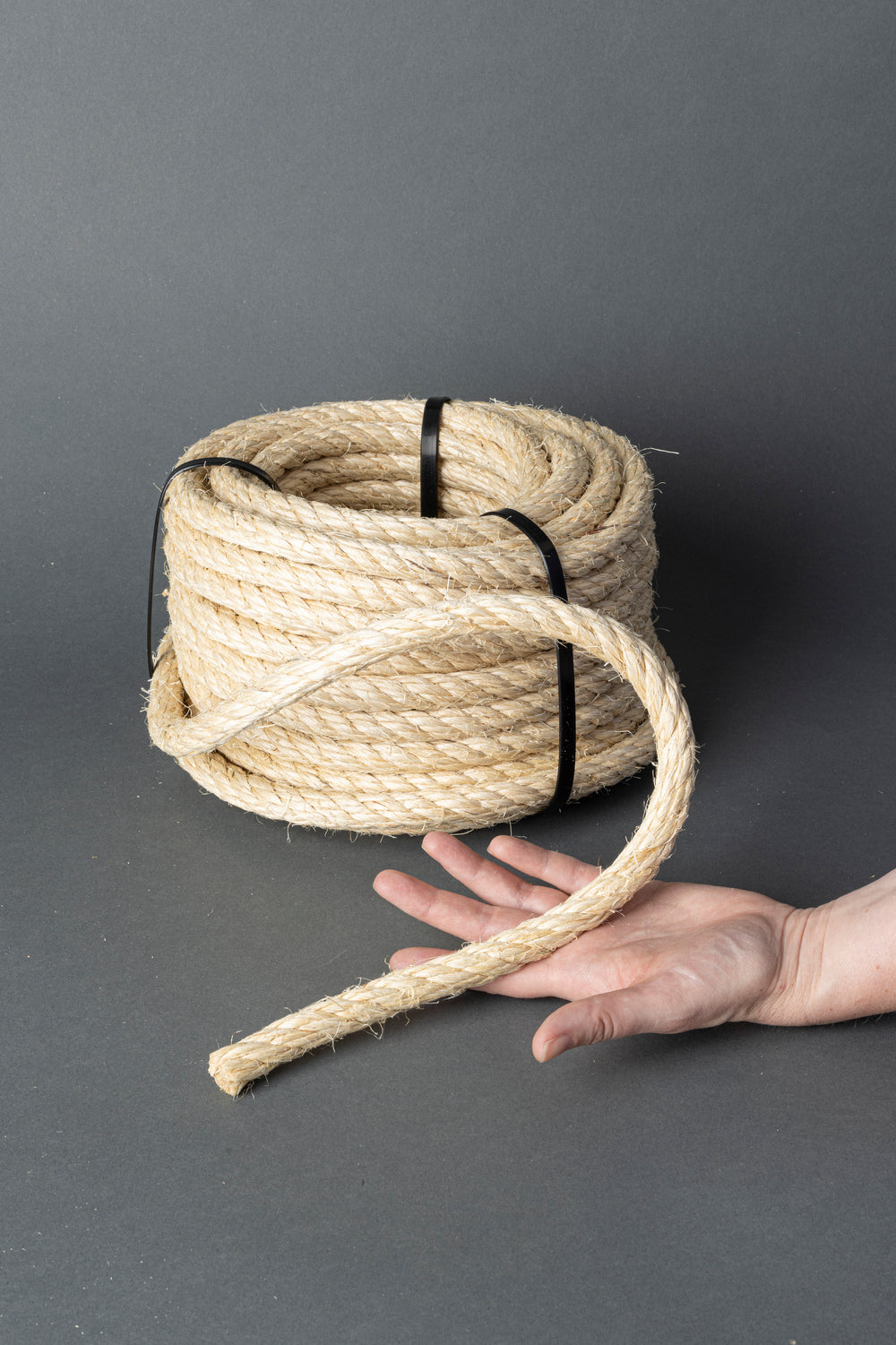 Sisal rope 16mm – 20m – naturally twisted – for DIY, animals &amp; re-enactment